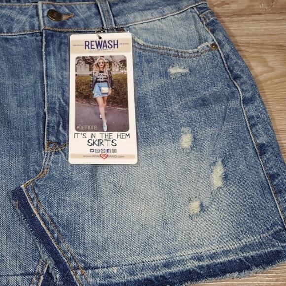 Rewash distressed raw hem Medium Wash denim Mini skirt size 28 New - Picture 3 of 9